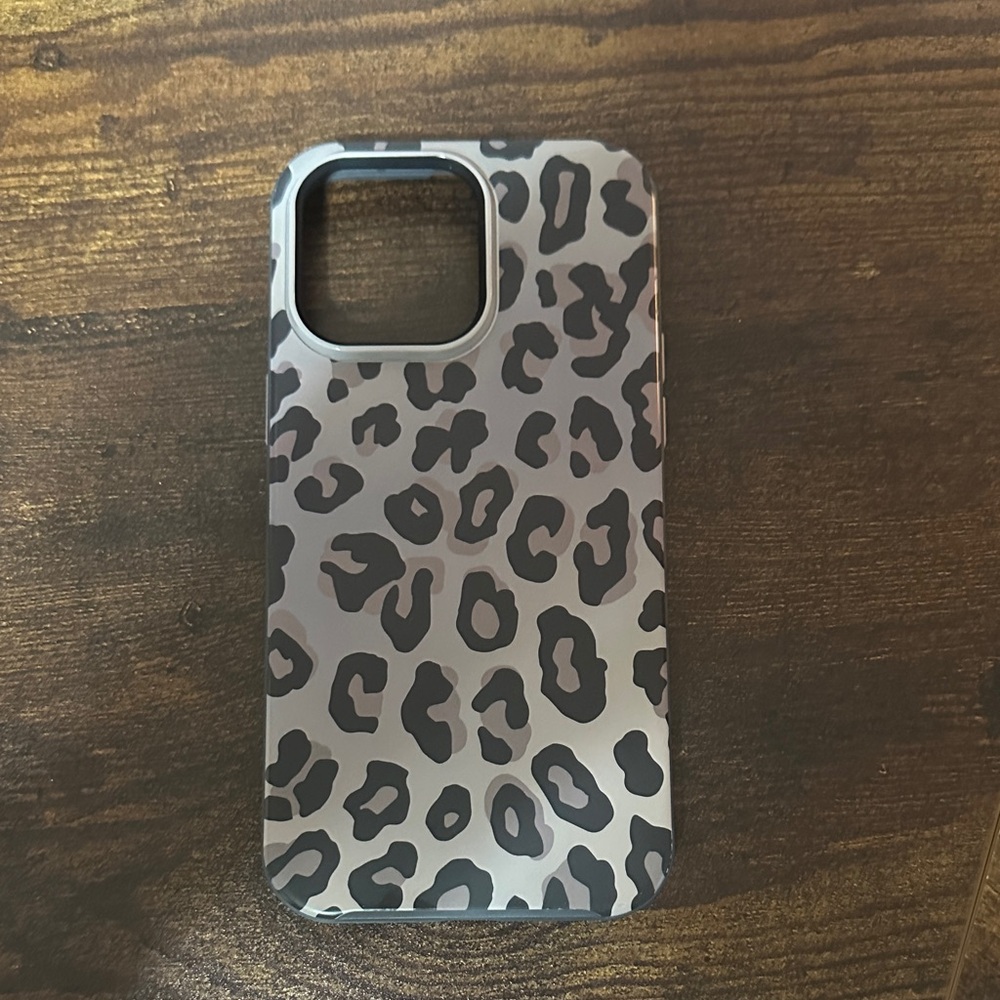 OtterBox Leopard Pattern Case - Black and Gray